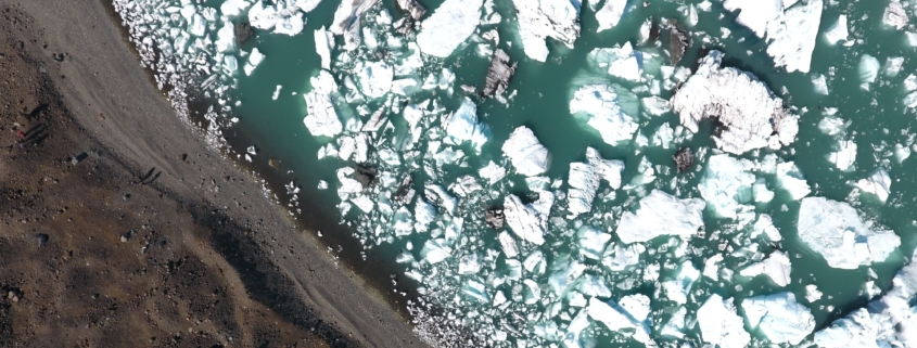 Skúmey og ísjakar í Jökulsárlóni